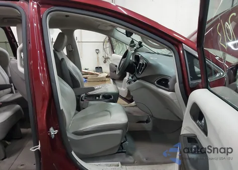 2019 Chrysler Pacifica Touring L z USA, uszkodzony, nr VIN 2C4RC1BG7KR666098